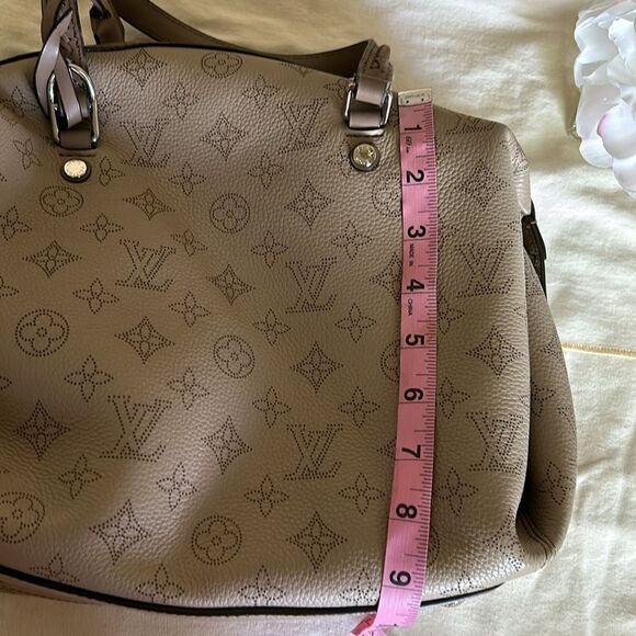 Louis Vuitton NWOT bag with cross body straps silver keys locks dust bag - Picture 16 of 17